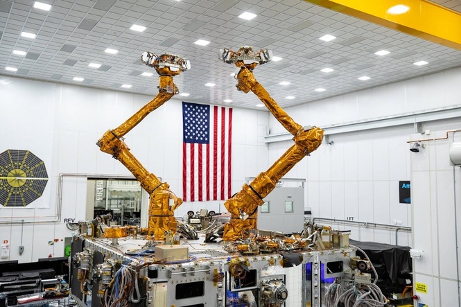 Robot heads to space to fix satellites and tackle space junk
