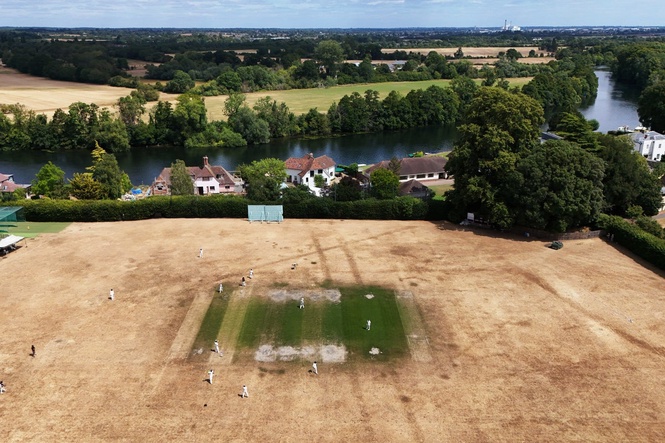 Heat health alerts for parts of England over busy getaway weekend