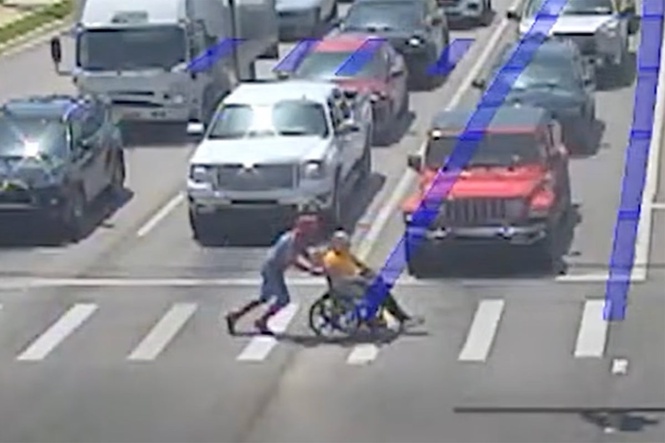 Real-life Spider-Man helps man in wheelchair cross traffic in full superhero costume