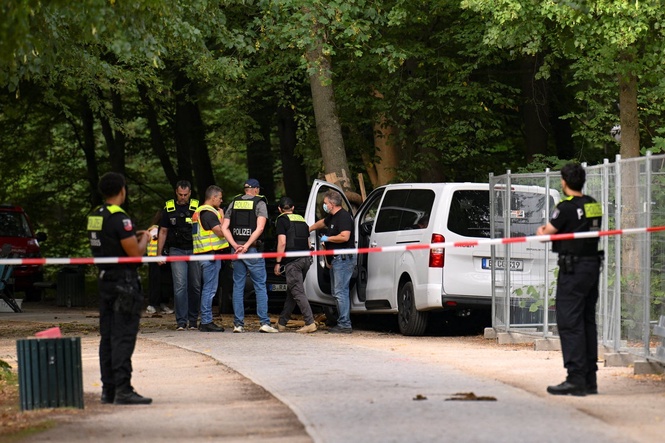 Berlin Pride attack latest: Police hunt ‘armed and dangerous’ suspect after car driven into crowd leaving one dead