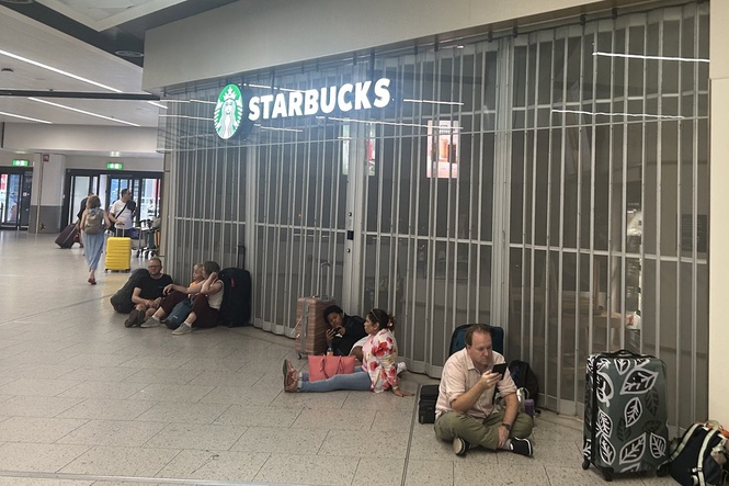 Gatwick airport water supply returns after toilet chaos