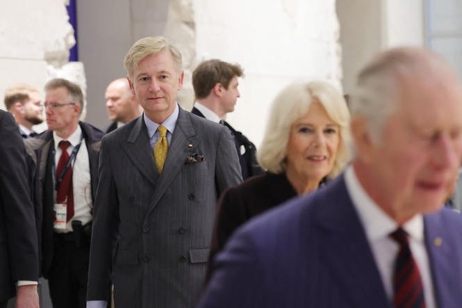 King’s right-hand man Sir Clive Alderton to step down