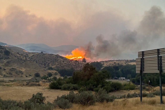 Major Oregon interstate closed for 70 miles as firefighters tackle wildfire