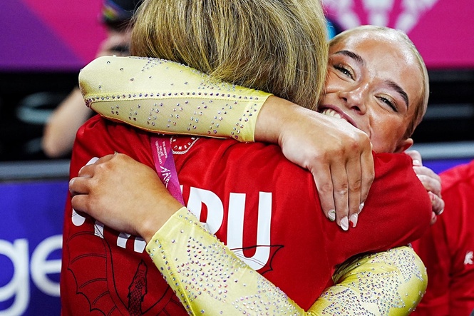 Evans and Whitehouse shine as home nations win four Commonwealth Games gymnastics medals on final day