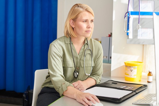 Family doctors swamped by 20-page complaints written by AI