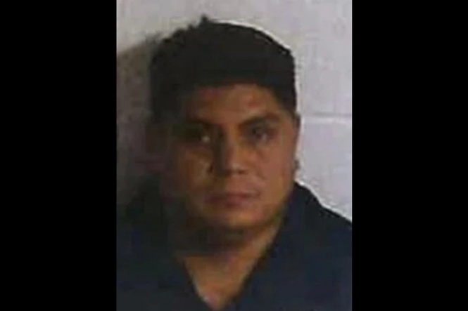 Murder suspect caught after escaping jail while guard was distracted by food trays