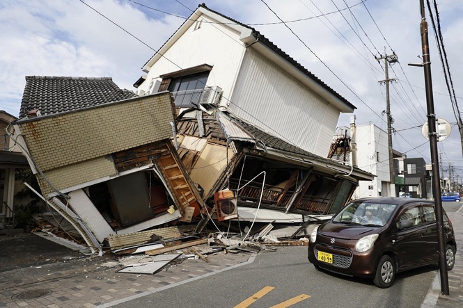 Japan earthquake latest: At least 13 dead in Kumamoto amid race to reach people trapped in shopping centre