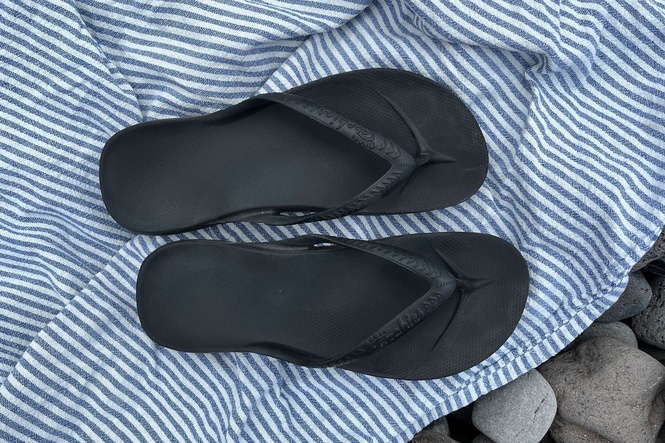 Jennifer Aniston’s go-to summer flip flops are everywhere – I put them to the test