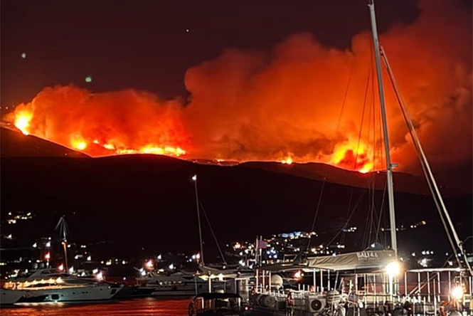 Wildfire rages on holiday island in Greece as people forced from their homes