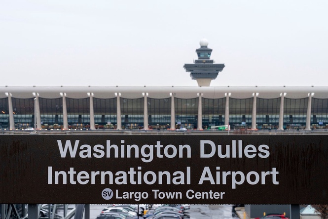 Trump is set to announce a $22B makeover of Dulles airport that will eliminate the 'people movers'