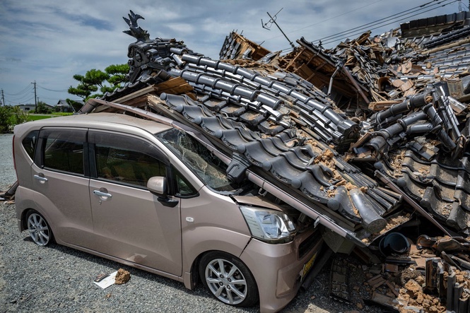 Japan earthquake death toll rises to 34 as another body pulled from collapsed mall