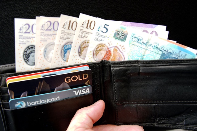 Heatwaves and sports events drive record demand for cash on high streets