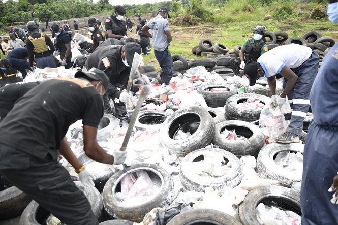 Authorities burn cocaine worth $336 million in country’s largest drug bust