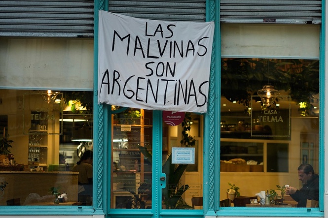 A World Cup banner turns the Malvinas into a cultural obsession for a new generation in Argentina