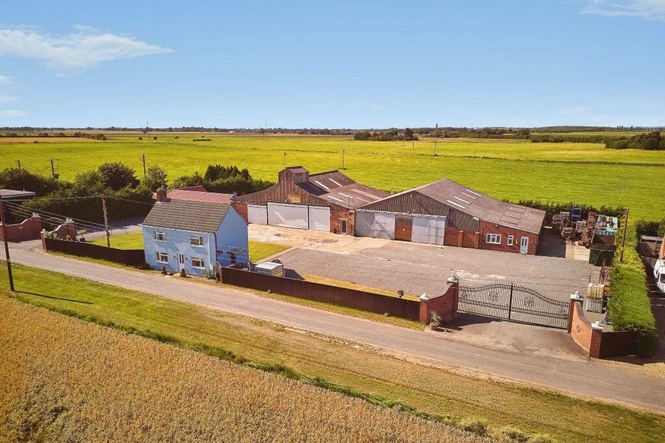 Lincolnshire swingers club ‘Chunky Muffins’ with play rooms hits the market for £1.1m