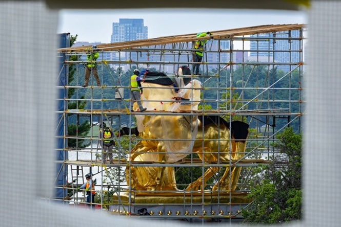 Trump team deceptively edits reaction to his $5M gilded statues in DC