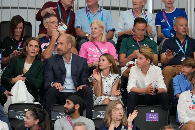 Prince William and Kate watch Commonwealth Games with their children on family day out