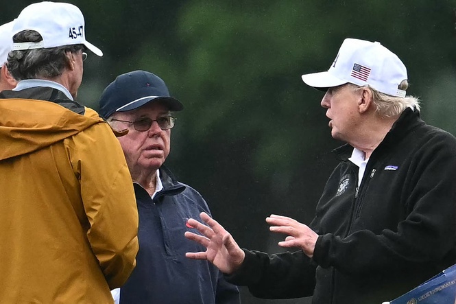 Trump’s latest golf victory is raising eyebrows all over again