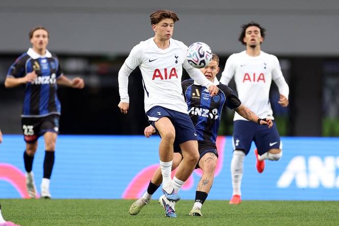 Tottenham make big decision on Mikey Moore’s future after impressive pre-season