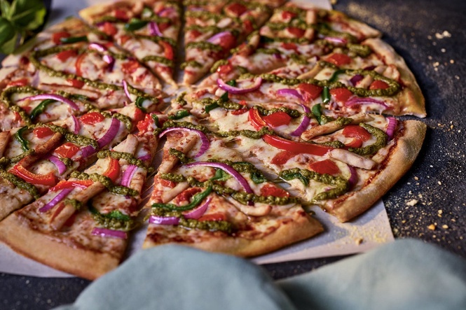 World’s largest pizza chain paying US customers to order