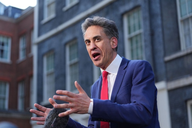Strait reopening ‘essential’ for UK families, says Ed Miliband ahead of US talks