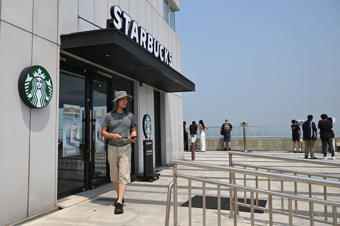Police raid Starbucks headquarters over disastrous ad campaign
