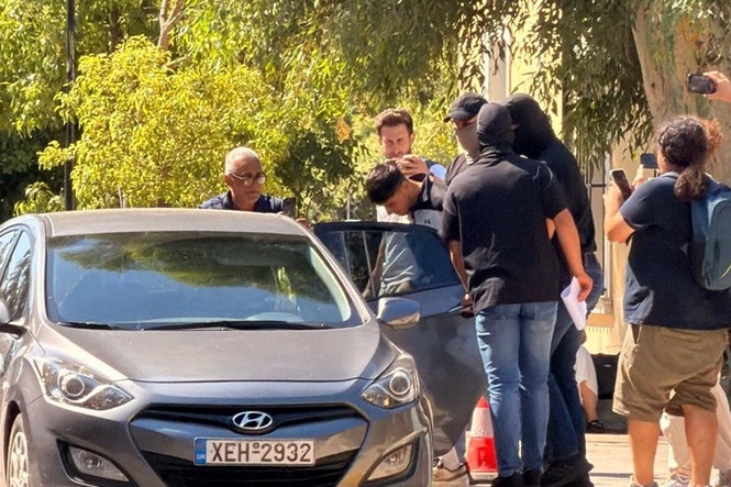 Man charged with killing Scottish woman in Athens is back in court