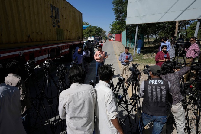 Pakistan issues foreign media guidelines, drawing criticism from press freedom groups