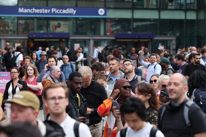 Train services cancelled amid major power outage