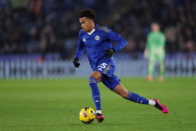Man United eye deadline day swoop for teenage midfielder