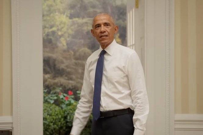 Obama mocks Trump’s tacky Oval Office sign in new video