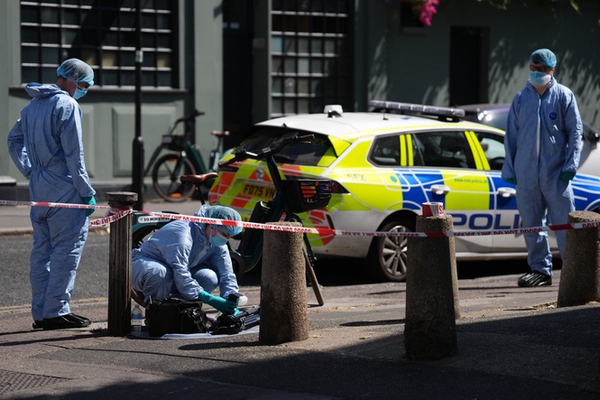 Man killed in shooting outside London pub
