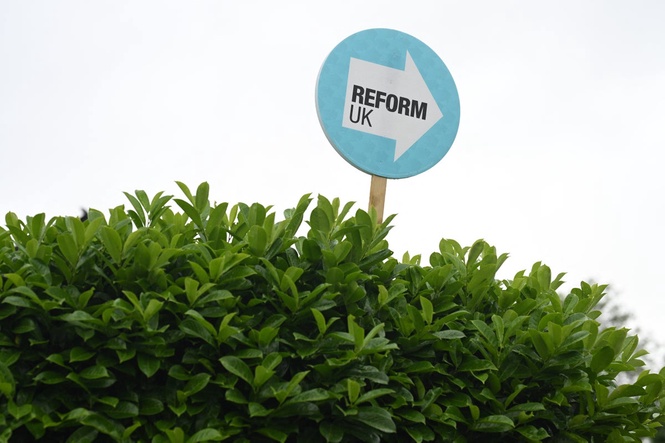 Reform councillor suspended over ‘hang the dwarf’ post