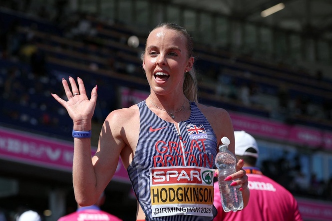 Keely Hodgkinson rival in dramatic 800m semi-final fall as Brit stays on track for European gold