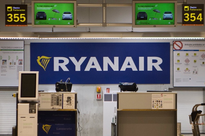 Broken engine part shattered the Ryanair flight window that a passenger's head got sucked into: NTSB
