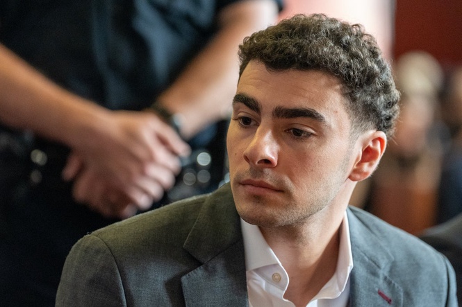 Mangione expected to plead guilty in federal case over UnitedHealthcare killing, AP source says