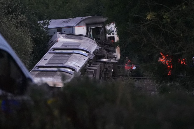 Two people ‘severely’ injured as rail bosses launch probe into train derailment