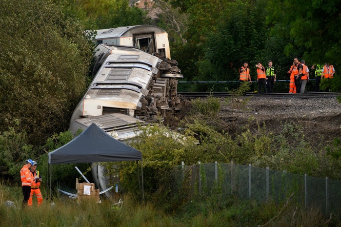 Disruption expected to continue after Lewes train derailment