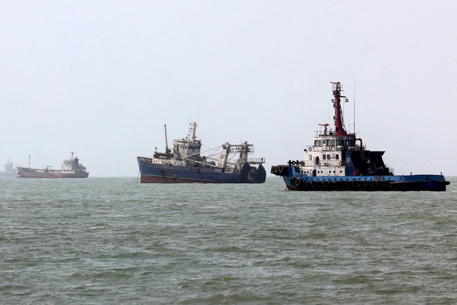 Trump threatens to claim Strait of Hormuz as US territory as Iran hits back