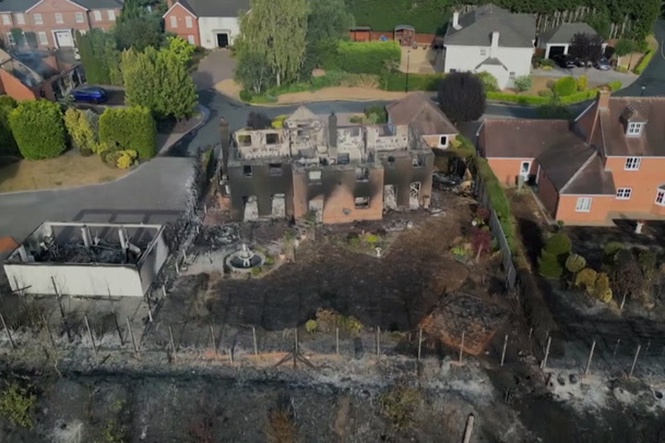 Multiple homes completely destroyed as residents told to ‘stay away’ after huge West Midlands fires