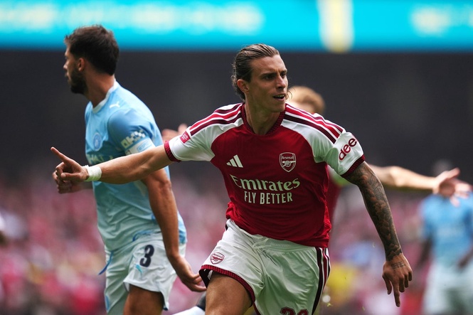 Arsenal score fastest ever Community Shield goal as Riccardo Calafiori opens scoring