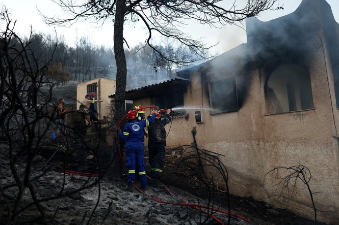 Couple found dead and 500 beachgoers evacuated as wildfires engulf Greek island