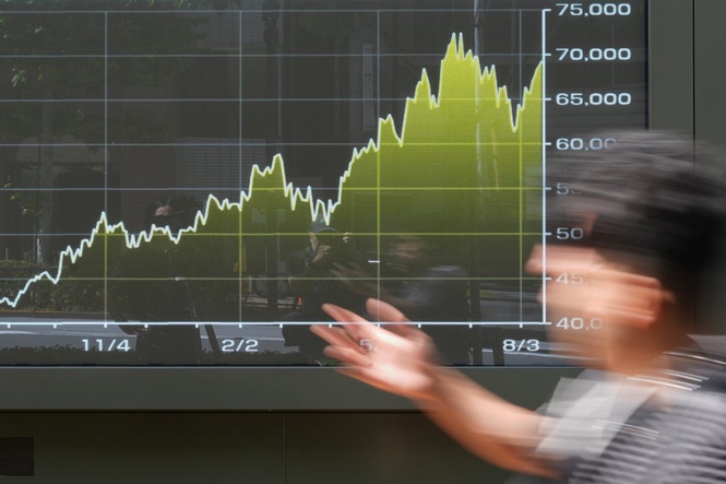 Oil prices edge lower, while Asian shares rise, tracking Wall Street gains