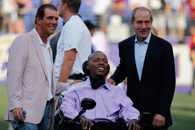 Baltimore Ravens star O.J. Brigance dies following battle with ALS