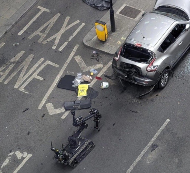 Bomb squad carry out ‘controlled explosion’ of unattended car close to London Eurostar terminal
