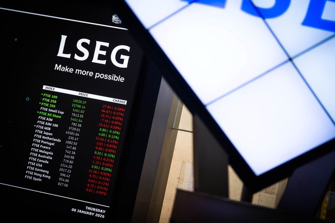 FTSE 100 holds modest gains with oil stocks up amid rising prices