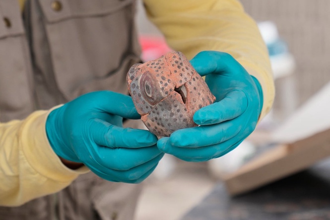 Archaeologists unveil skeletal remains believed to be ritual offering in Lima