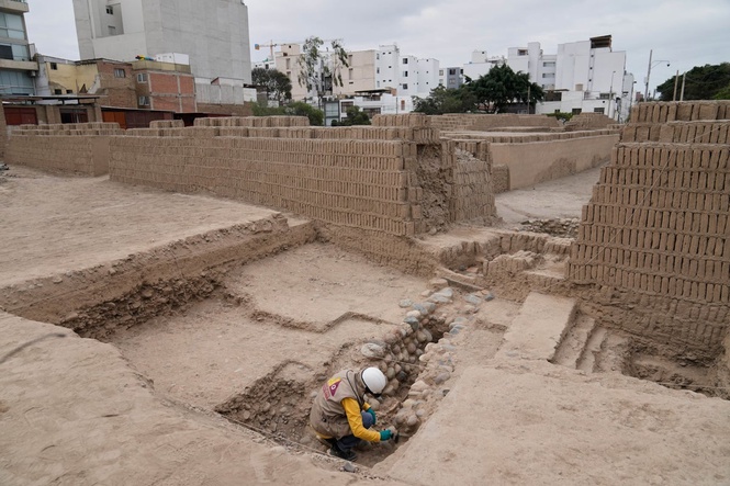 Archaeologists in Peru unearth ancient human skeleton at base of pyramid