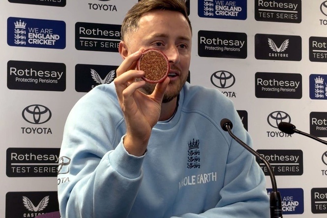 Ollie Robinson and Josh Tongue split match ball after putting Pakistan to sword