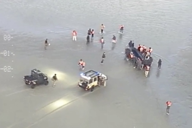 French police attacked while attempted to intercept small boat launch